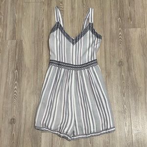 Japna romper. Size medium. 100% rayon. Great condition, like new!